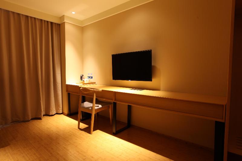 Ji Hotel Shanghai Fengxian South Bridge