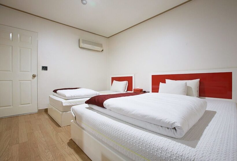 מוטל Paju Phillips