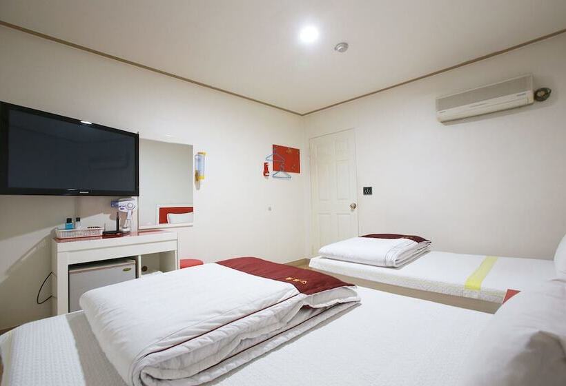 מוטל Paju Phillips