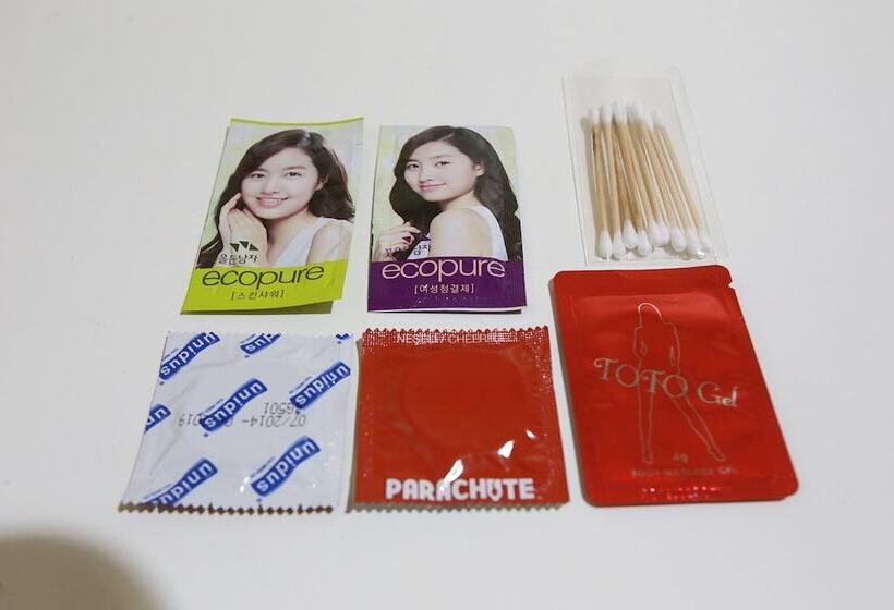 מוטל Paju Phillips