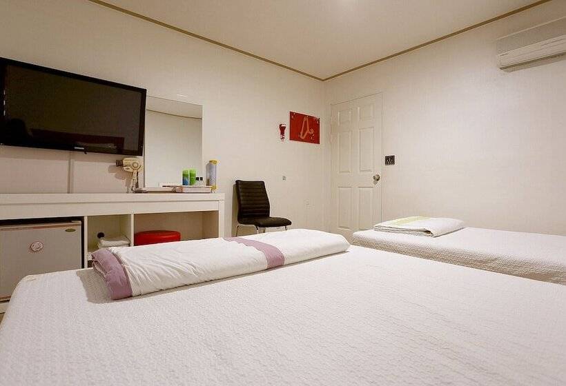 מוטל Paju Phillips