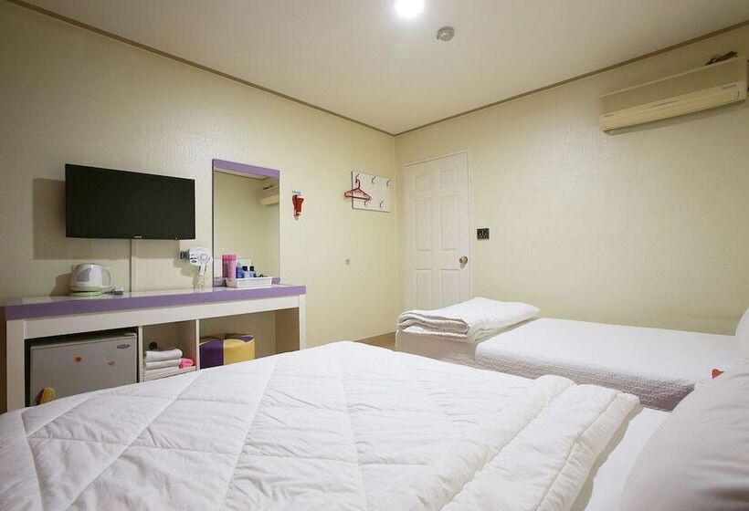 מוטל Paju Phillips