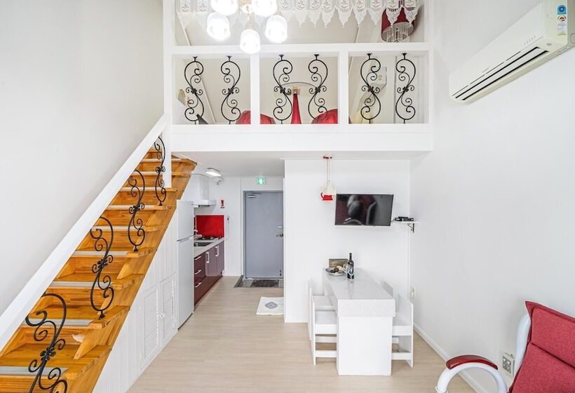 Namhae Opera House Pension