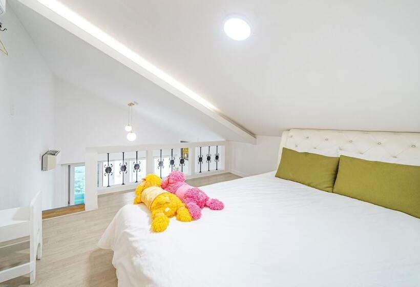 Namhae Opera House Pension