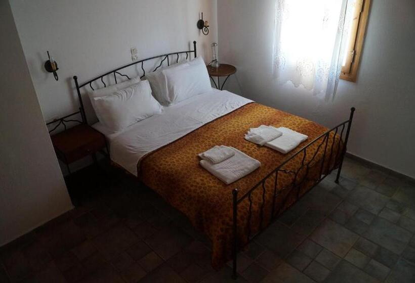 פנסיון Galini Tropica