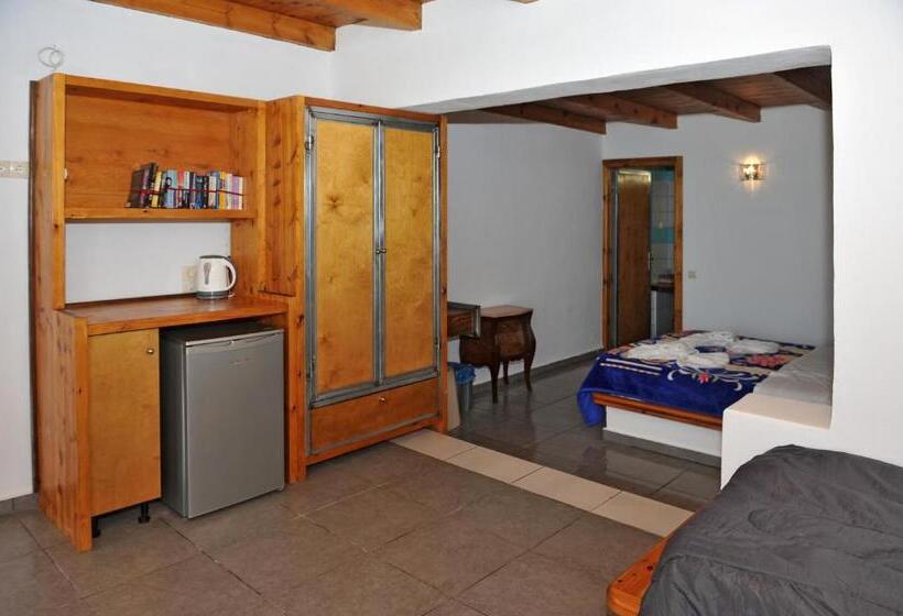 פנסיון Galini Tropica