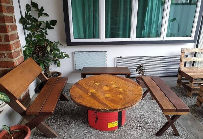 بنسيون The Boxs Container