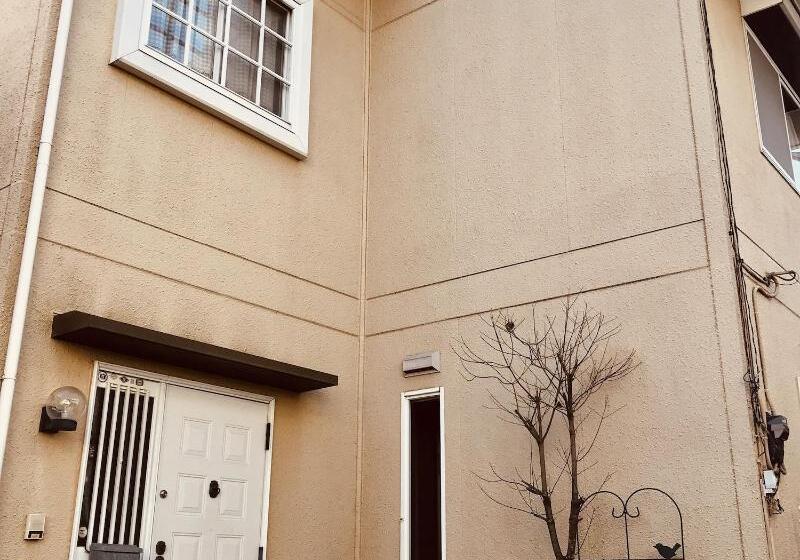 بنسيون Tuktuk House