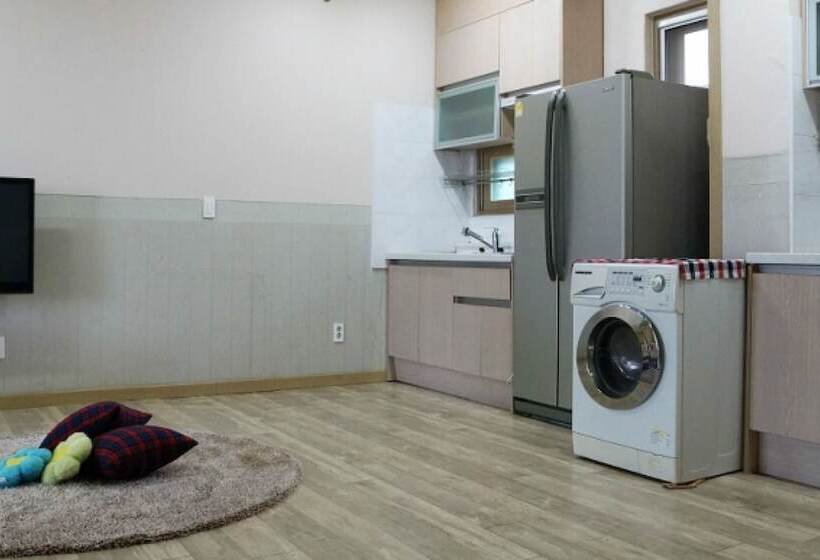 Taean Gomseom Hwangto Pension