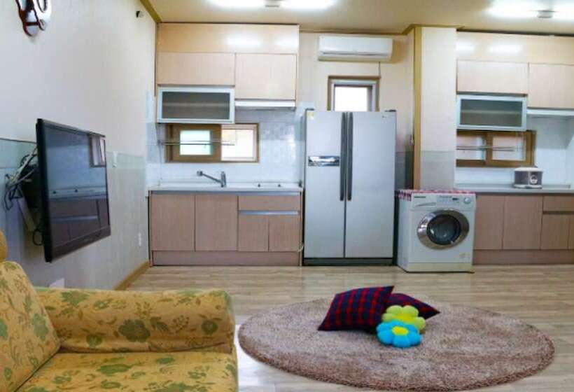 Taean Gomseom Hwangto Pension