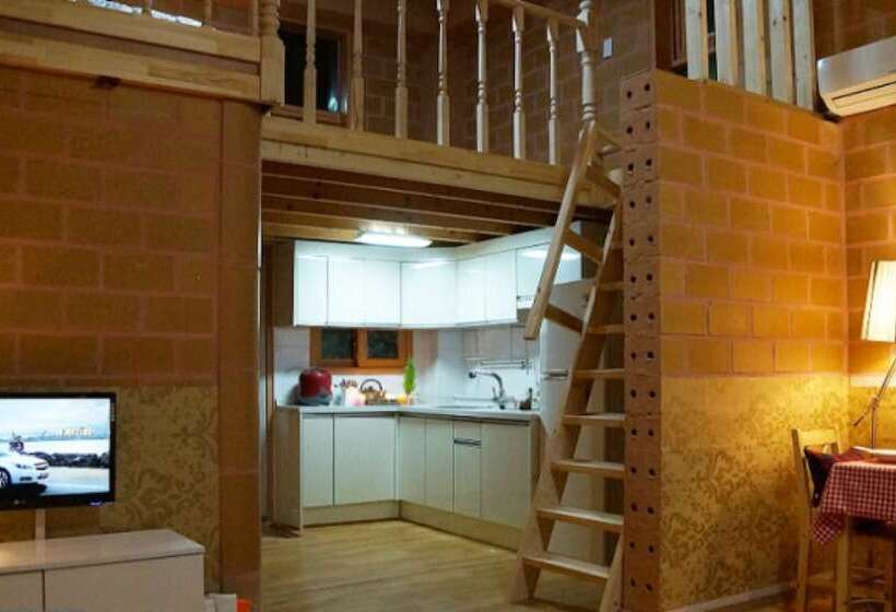 Taean Gomseom Hwangto Pension