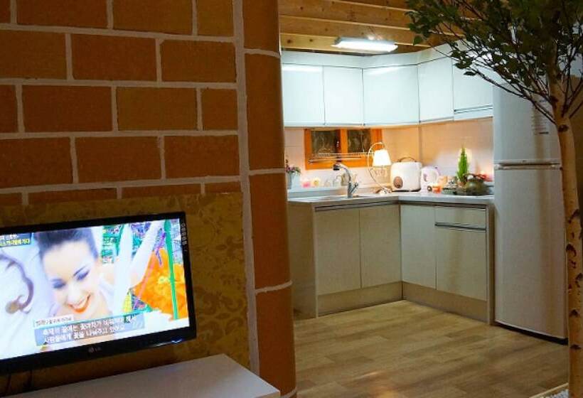 Taean Gomseom Hwangto Pension