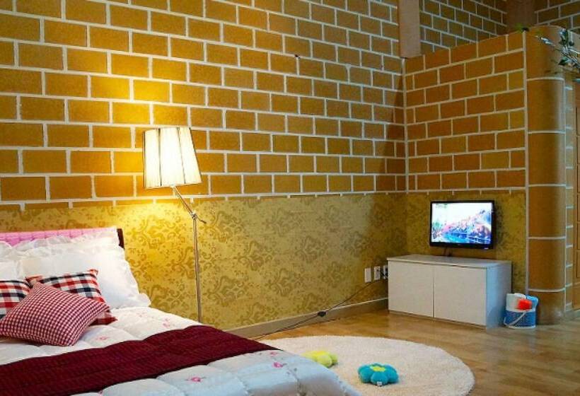 Taean Gomseom Hwangto Pension