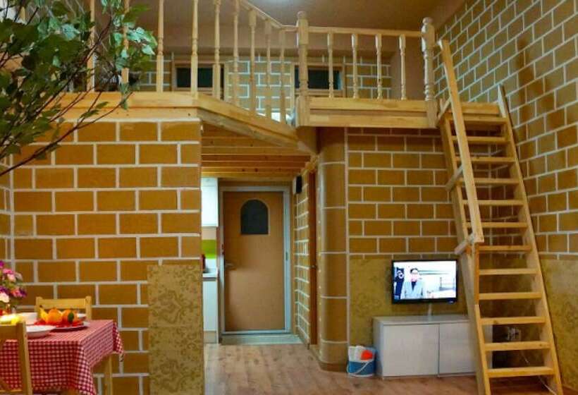 Taean Gomseom Hwangto Pension