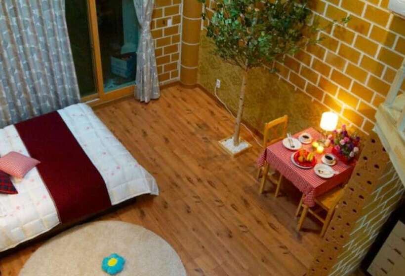 Taean Gomseom Hwangto Pension