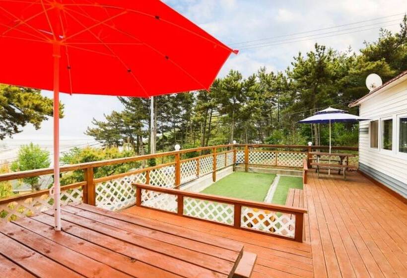 Taean Gomseom Hwangto Pension