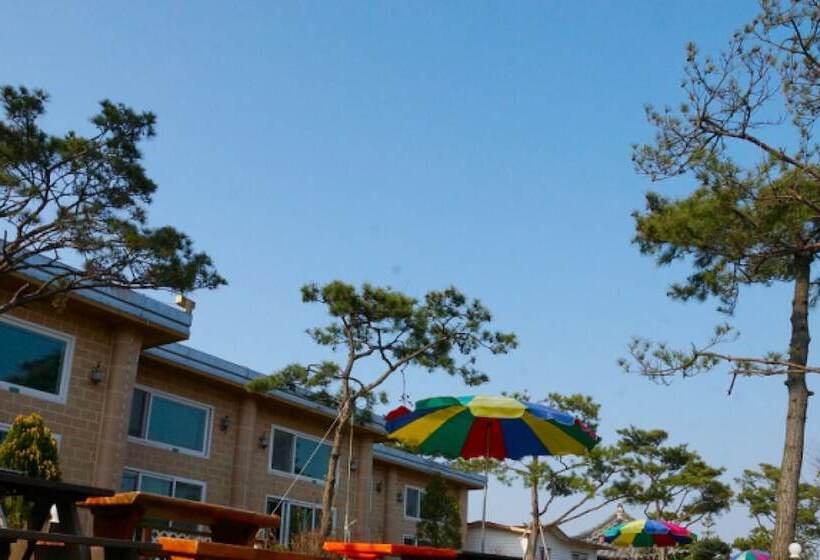 Taean Gomseom Hwangto Pension
