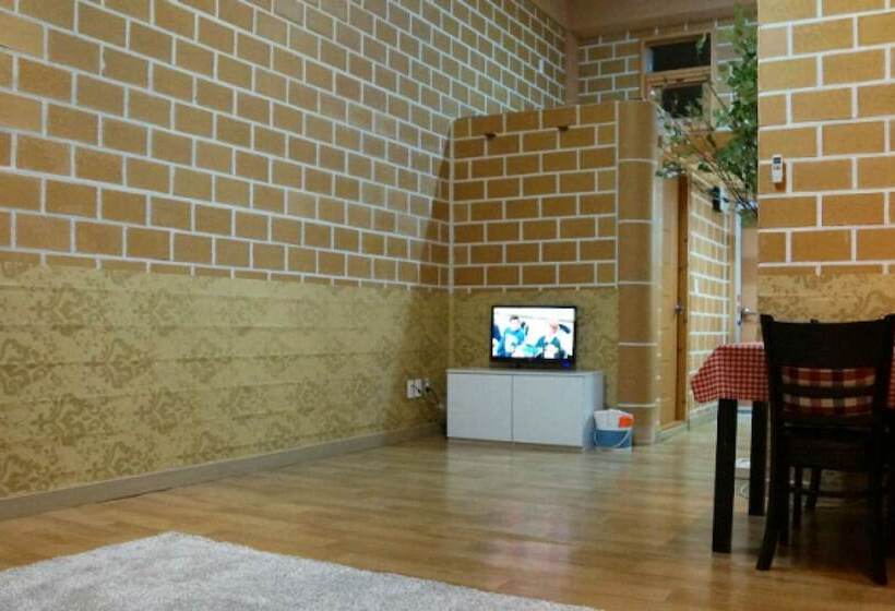 Taean Gomseom Hwangto Pension