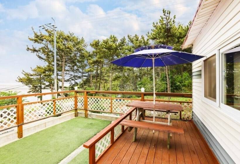 Taean Gomseom Hwangto Pension