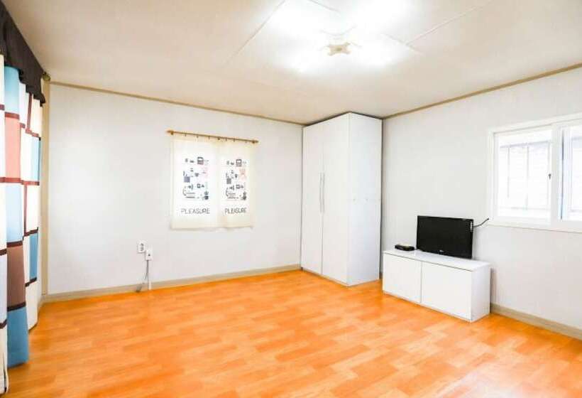 Taean Gomseom Hwangto Pension