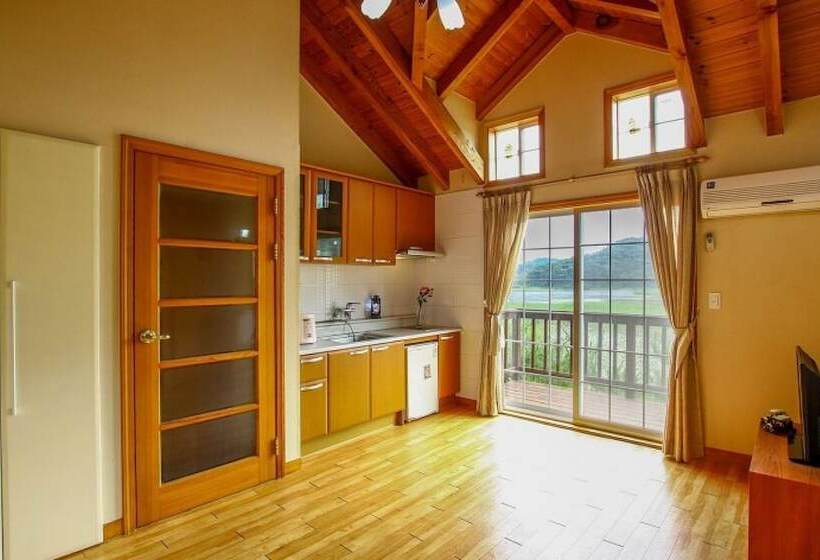 Taean Sky Lake Pension