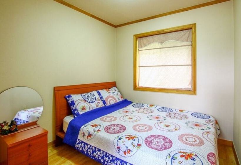 Taean Sky Lake Pension