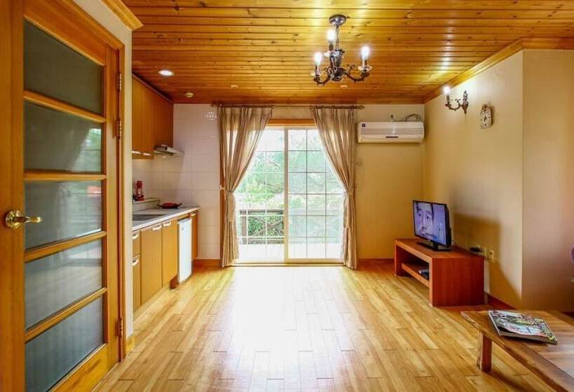 Taean Sky Lake Pension