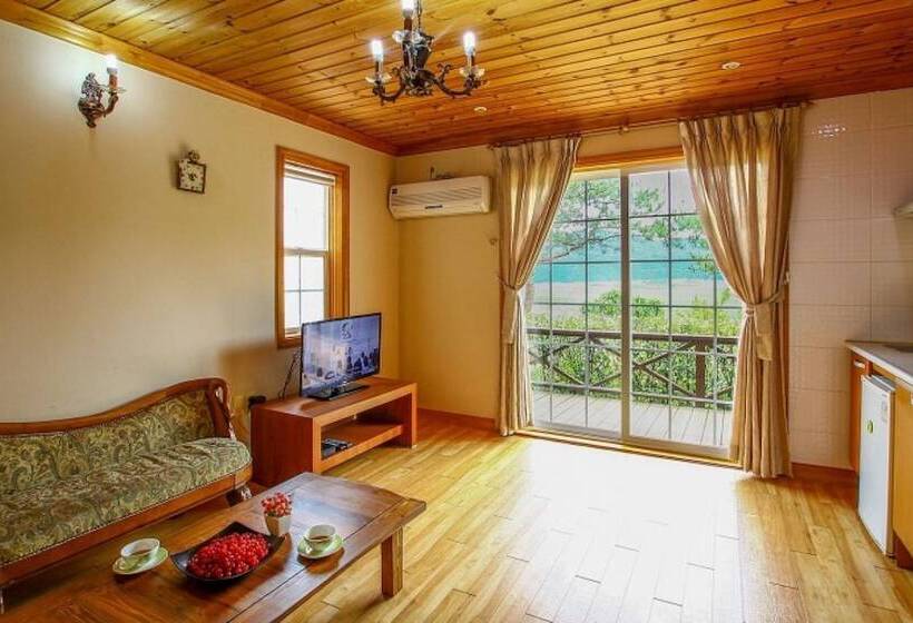 Taean Sky Lake Pension