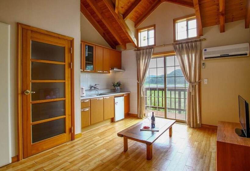 Taean Sky Lake Pension