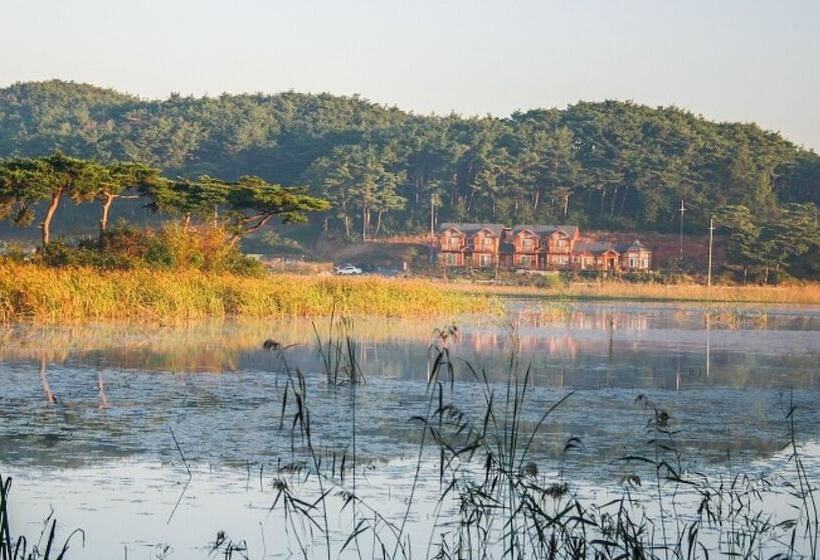 Taean Sky Lake Pension
