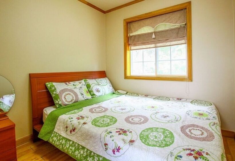 Taean Sky Lake Pension