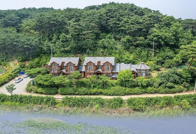 Taean Sky Lake Pension