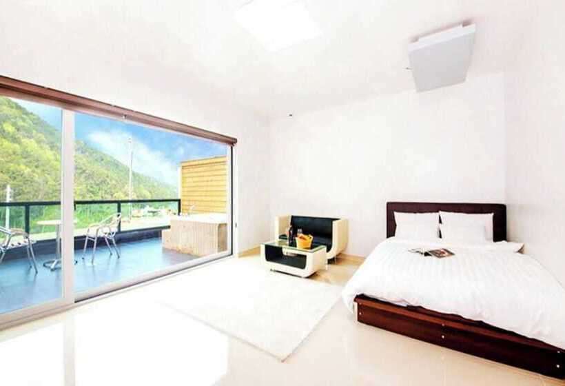 Tongyeong Hue Spa Pension