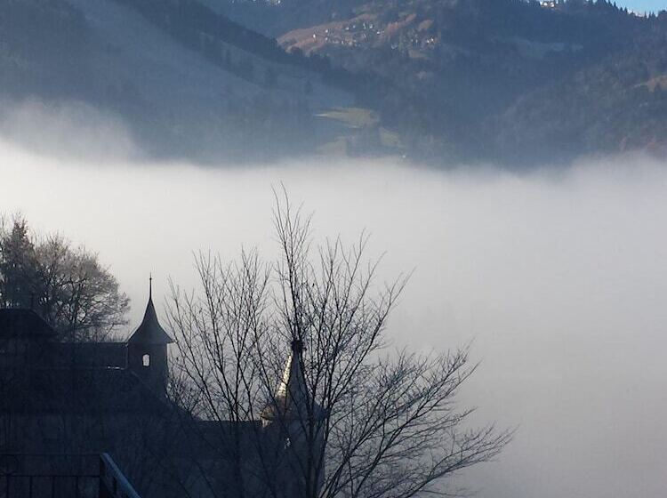 ホテル Au Soleil De Gruyères Chez Chantal