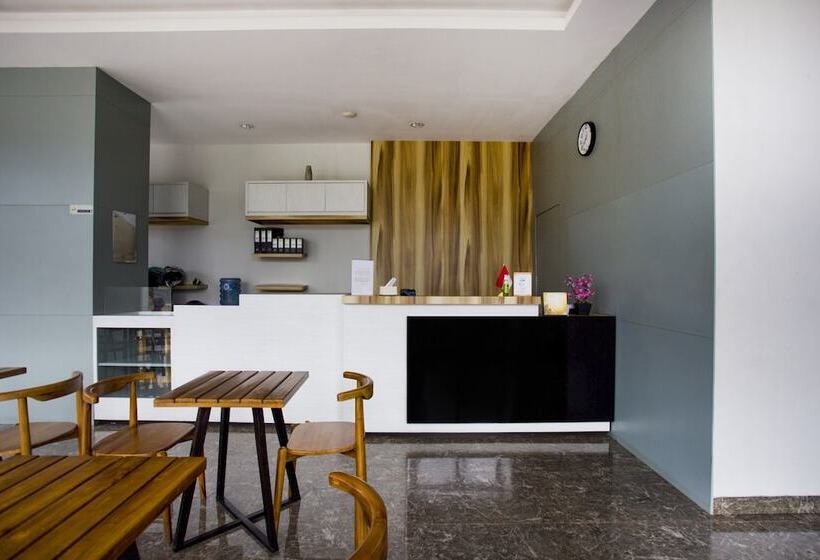 Отель Collection O The Regia Tambun