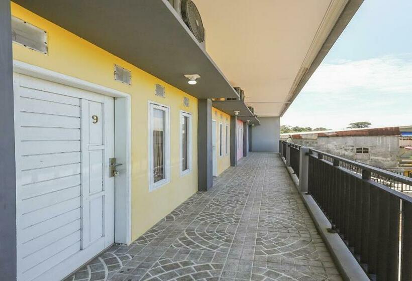 호텔 Reddoorz At Pelangi Guest House