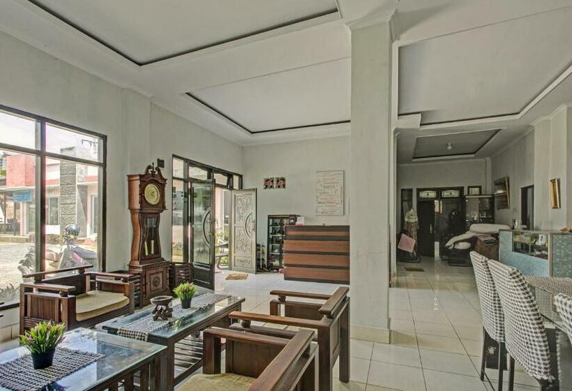 호텔 Oyo 3757 Mahkota Syariah Guesthouse