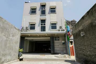 هتل Oyo 3838 Tamansari Guest House