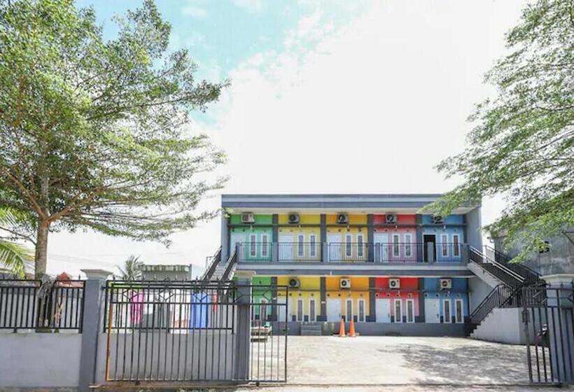 호텔 Reddoorz At Pelangi Guest House