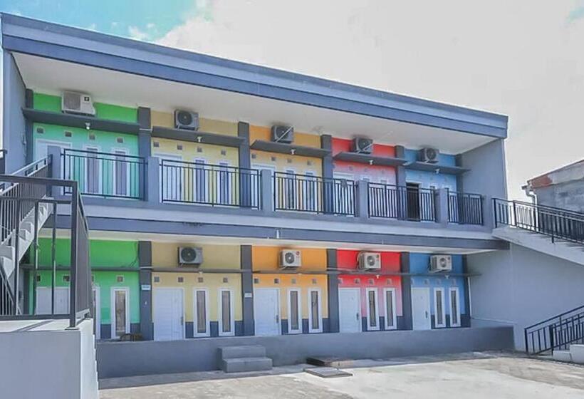 호텔 Reddoorz At Pelangi Guest House