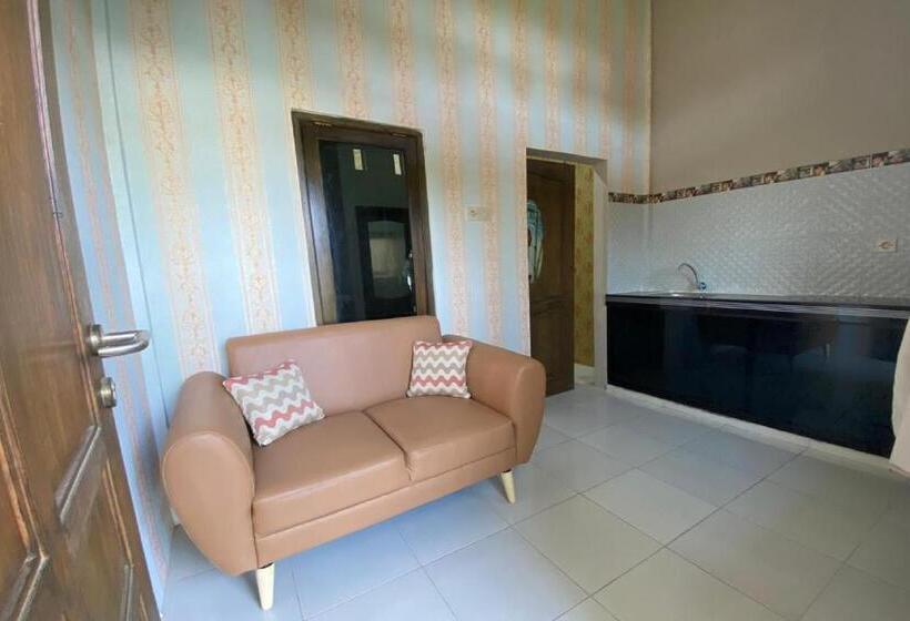 בית מלון כפרי Reddoorz Near Mojokerto Train Station