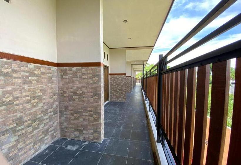 בית מלון כפרי Reddoorz Near Mojokerto Train Station