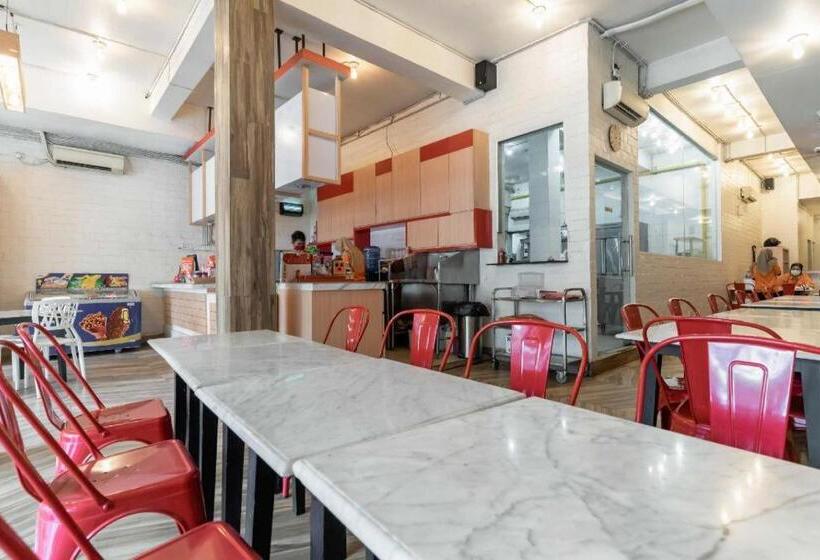 酒店 Reddoorz Plus @ Jalan Veteran Palembang