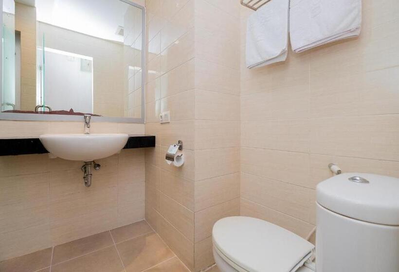 فندق Reddoorz Premium @ Jalan Veteran Bojonegoro