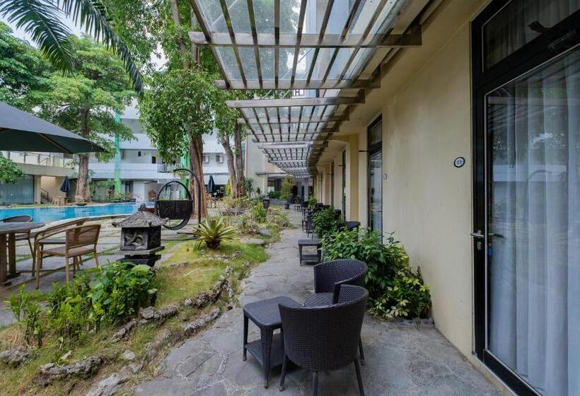 فندق Reddoorz Premium @ Jalan Veteran Bojonegoro