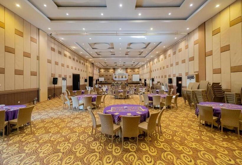 فندق Reddoorz Premium @ Jalan Veteran Bojonegoro