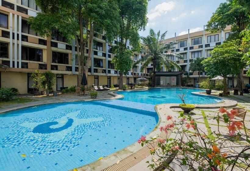 فندق Reddoorz Premium @ Jalan Veteran Bojonegoro