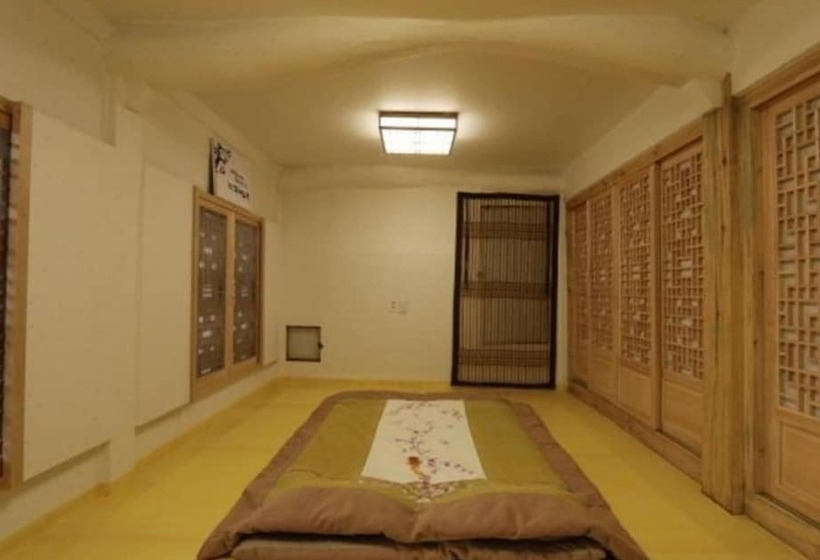 בית מלון כפרי Youngcheon Gwiaegotaek Hanok Pension