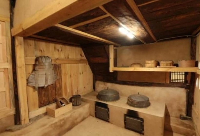 בית מלון כפרי Youngcheon Gwiaegotaek Hanok Pension