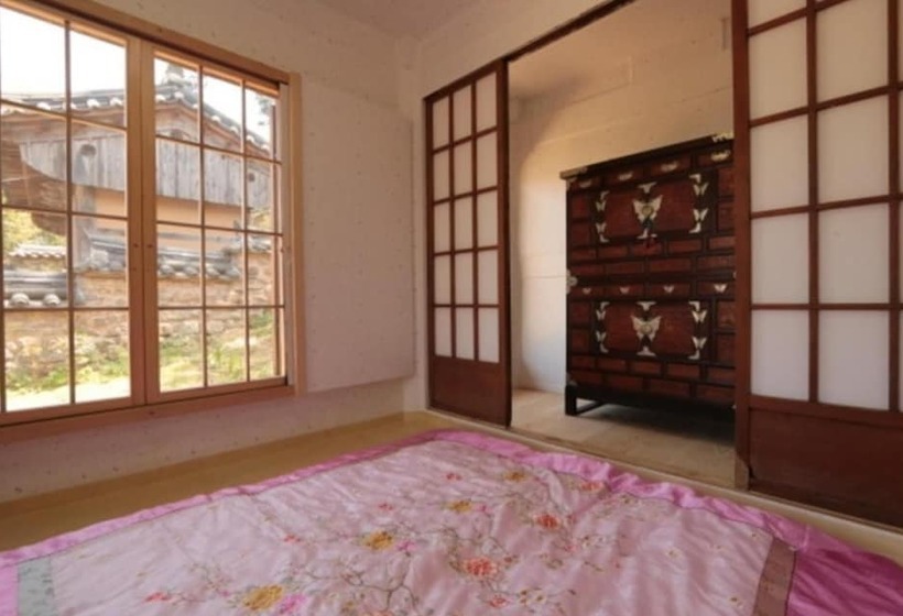 בית מלון כפרי Youngcheon Gwiaegotaek Hanok Pension